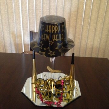 Simple and creative DIY New Years Centerpiece