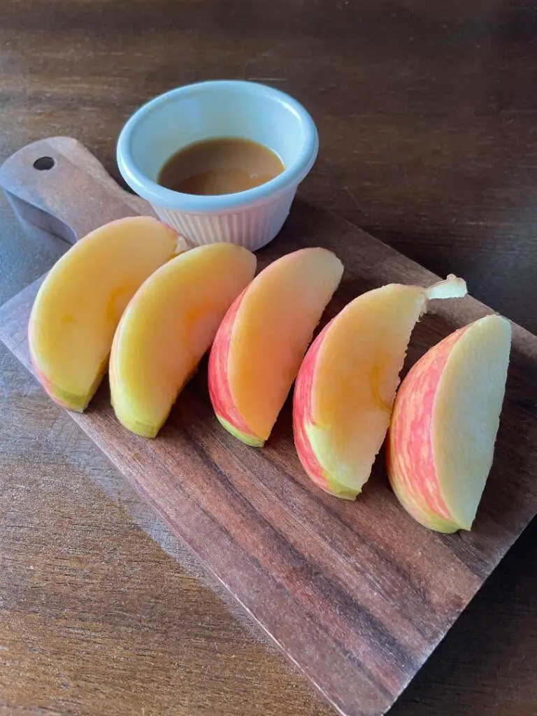 A simple and easy snack that your kids will love. Cut some apples and dip them in caramel sauce.